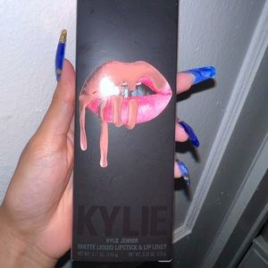 Kylie Matte Liquid Lipstick & Lip Liner